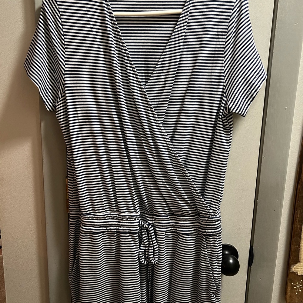 Vineyard Vines Navy and White Striped Top